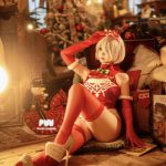 樱花妹COS《尼尔》2B圣诞装：大秀身材