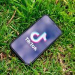 仍未上架应用商店：装TikTok的手机在美国被出售 有人出价36万/台