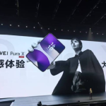 一个眼神就翻篇！华为Pura X支持眼神翻页